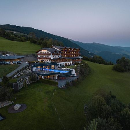 Panoramahotel Huberhof Maranza Exterior photo