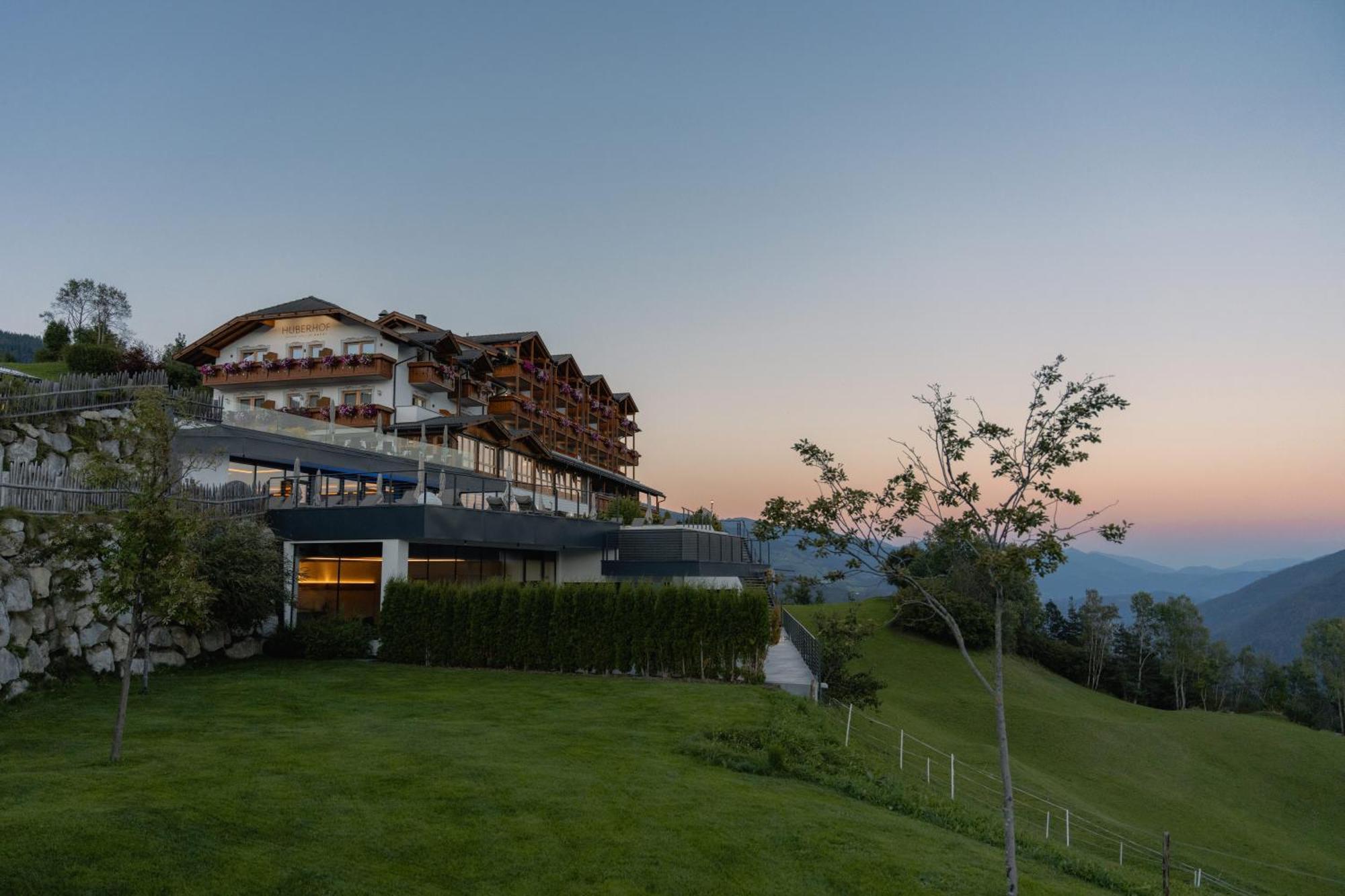 Panoramahotel Huberhof Maranza Exterior photo