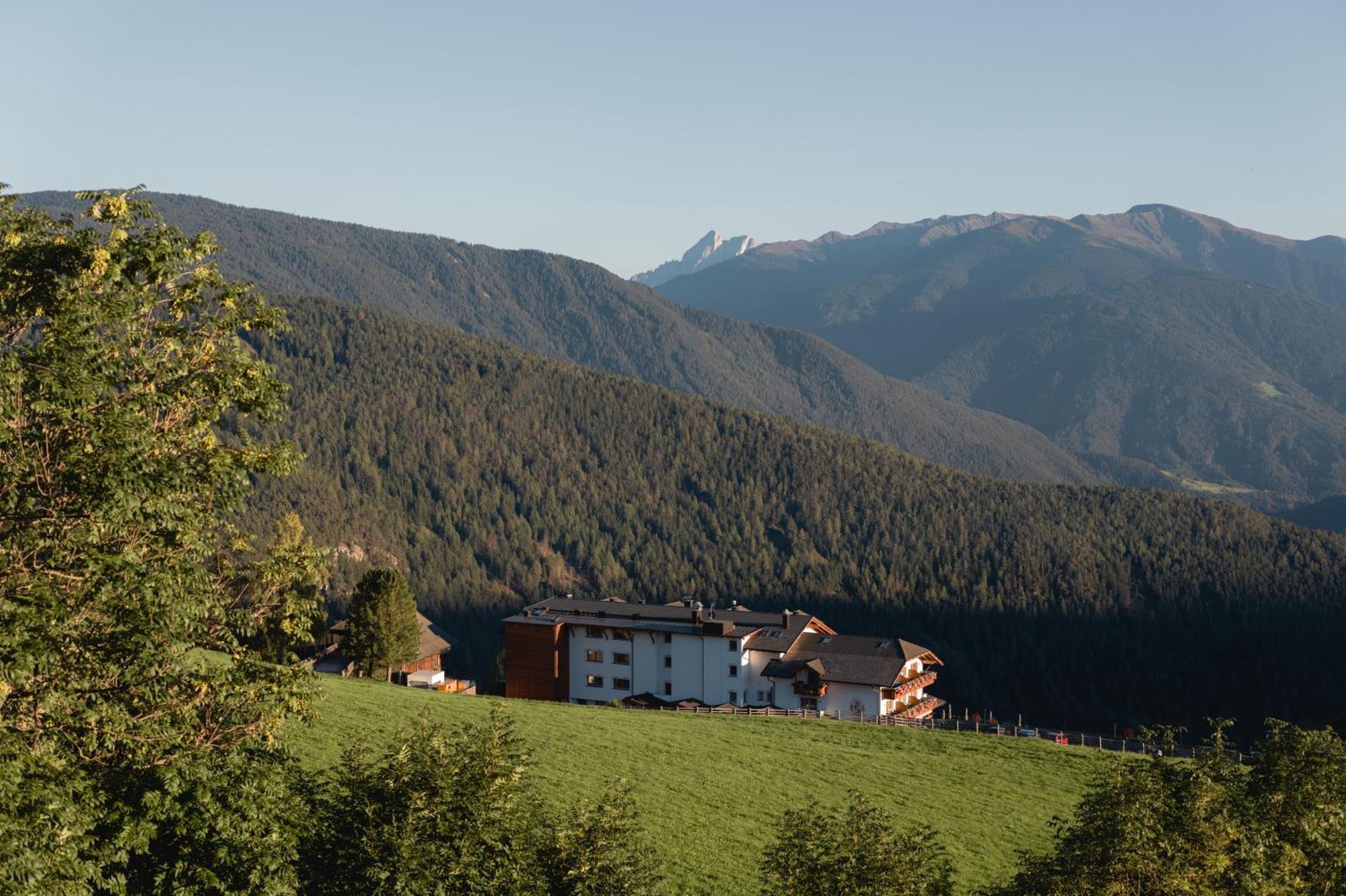 Panoramahotel Huberhof Maranza Exterior photo
